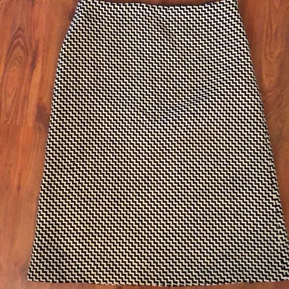Tibi Made in Canada black and white rick rack houndstooth style virgin wool skir